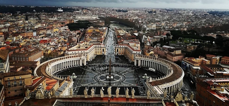Посланикът на Ватикана във Франция е разследван за секс тормоз