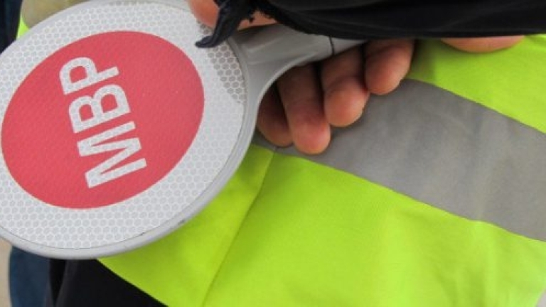 Жена без книжка е хваната да управлява кола без номера