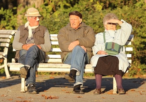 Възрастта и стажът за пенсия се повишават през следващата година
