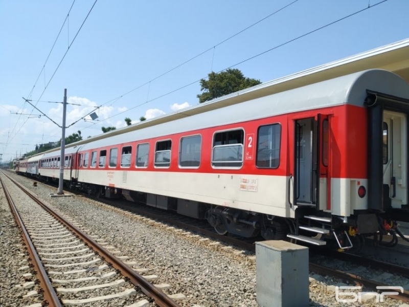 Влак беше спрян и нападнат с камъни Случката е от