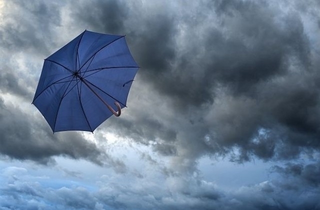 Жълт код за силен вятър е обявен от НИМХ към