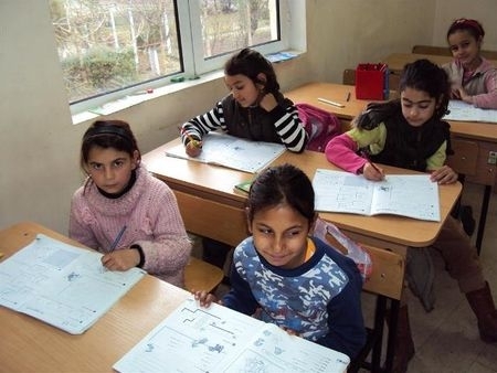 Децата в Казахстан изучават руски и казахски Повечето възрастни хора
