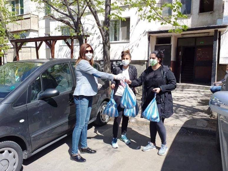 Над 800 хранителни пакети сa раздадени за Великденските празници на