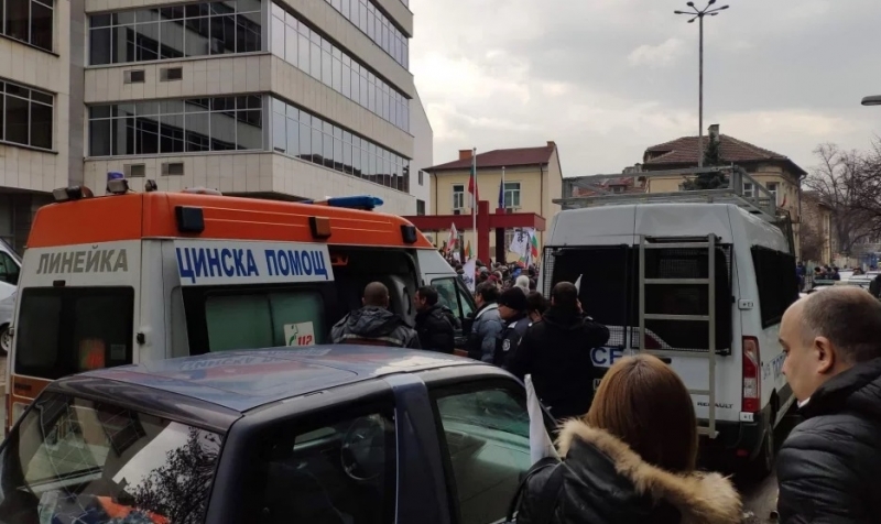 Няколко десетки души са пострадали вследствие на ескалиралото напрежение между