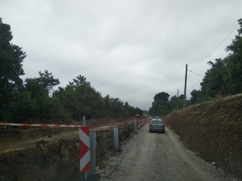 Близо 15 километровата отсечка на пътя от Боровци през Благово Монтана