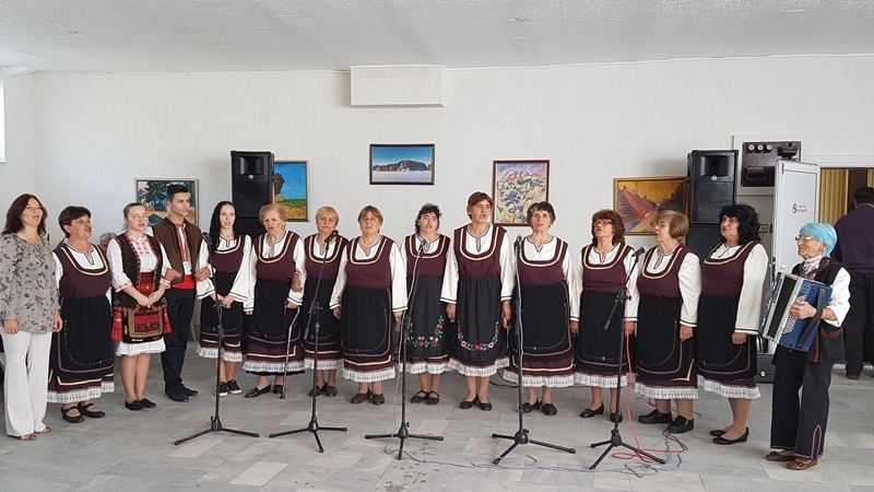 Десетки жители и гости на мездренското село Царевец отбелязаха храмовия