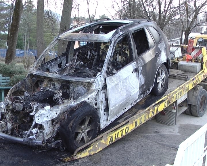 Джип БМВ Х5 и скъпи превозни средства са изгорели в