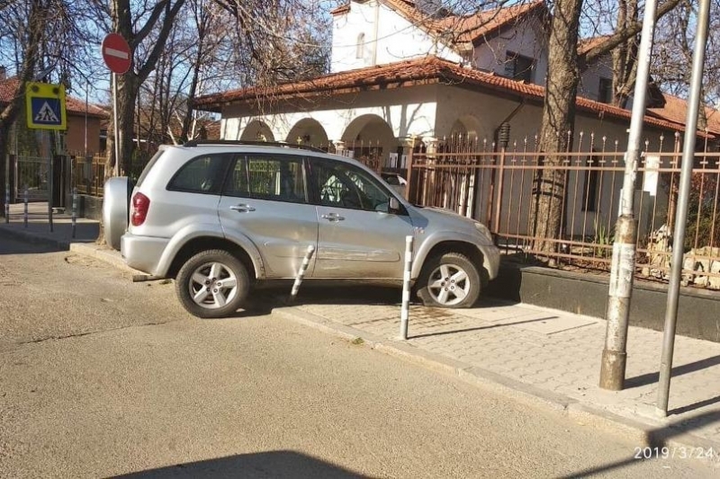 Друснаха 4 акта на мъж забил се пиян с джипа