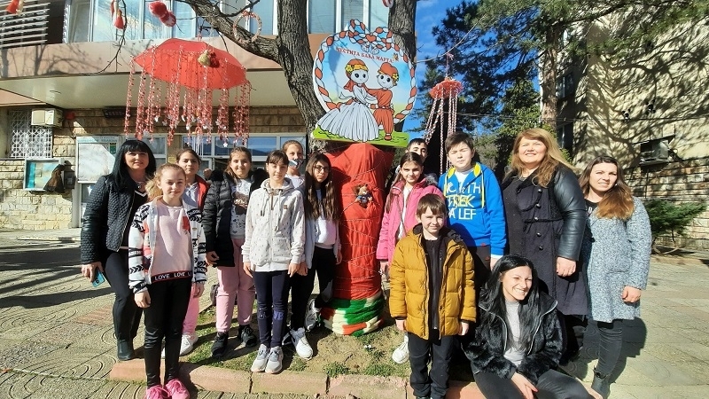 Берковица посреща Баба Марта съобщиха от местната администрация Всички дръвчета пред