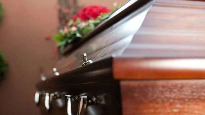 72 годишен мъж бил обявен за мъртъв и откаран с линейка