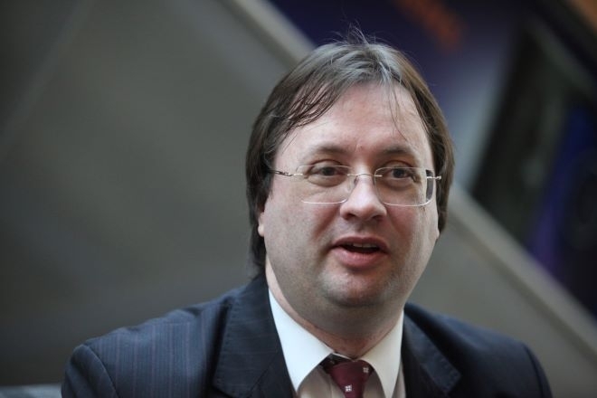 Доц. Златогор Минчев: Машинният вот не е удобен за някои политически играчи