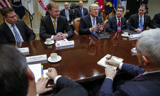 Доналд Тръмп е готов да предложи министерски пост на Илон