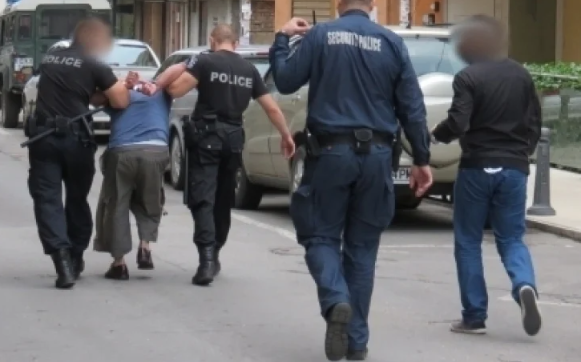 Неопитни актьори са се опитали да преметнат полицейските служители във