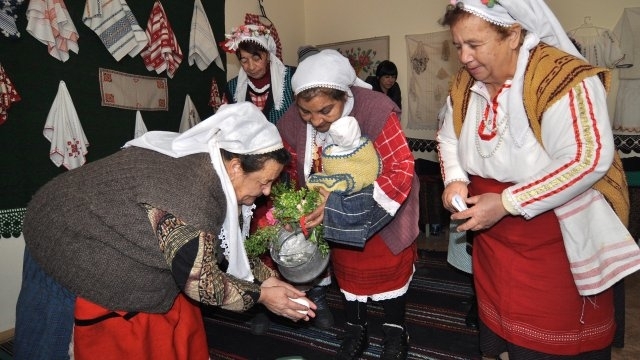 В мездренското село Царевец един от обичаните празници е Бабинден