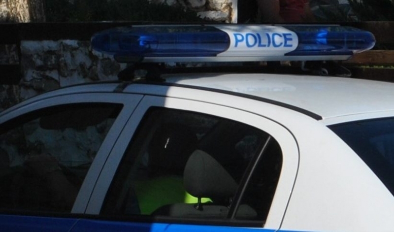 Трима цигани са задигнали 3 000 лева от дома на