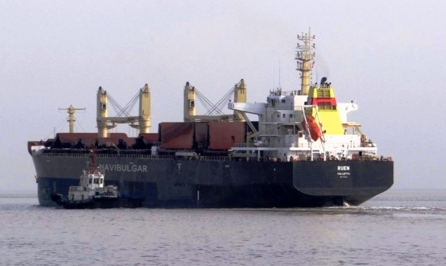 Корабът Руен, който беше отвлечен от сомалийски пирати край бреговете