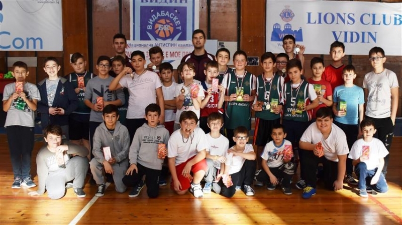 Поредното коледно състезание по баскетбол във видинската спортна зала Фестивална