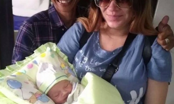 Българче се роди на остров Бали докато вулканът Агунг бълва