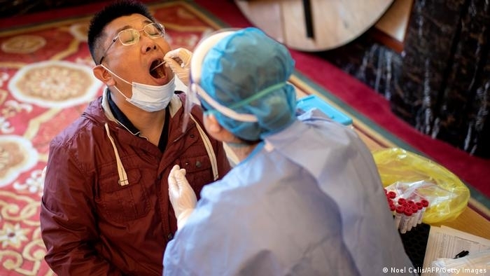 Пекин съобщи за рекорден брой случаи на COVID 19 от близо три