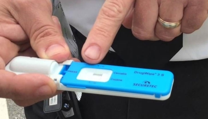 Служители на реда са хванали дрогиран шофьор да управлява бус