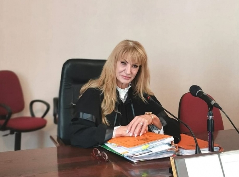 Поради навършване на 65 годишна възраст считано от 25 януари