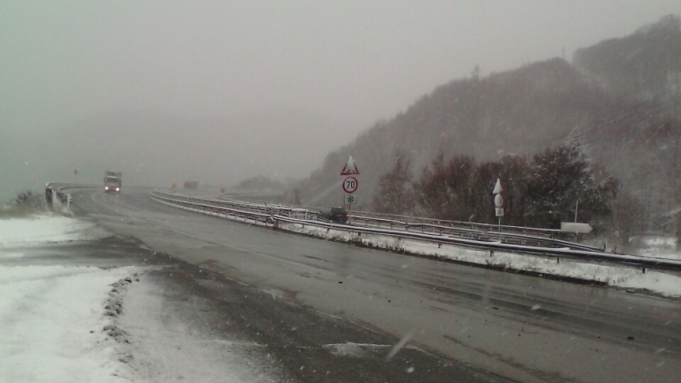 Дъжд вали в областите Бургас Варна Велико Търново Габрово Добрич