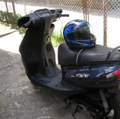 Спипаха мъж без книжка да юрка скутер без номера във