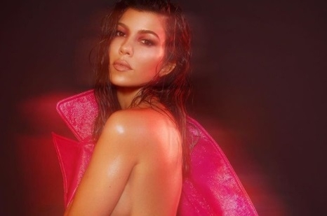 Сестрата на Ким Кардашиян Кортни публикува в своя Инстаграм откровени снимки