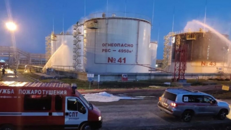 Атака с дрон в южната част на Русия е предизвикала пожар в