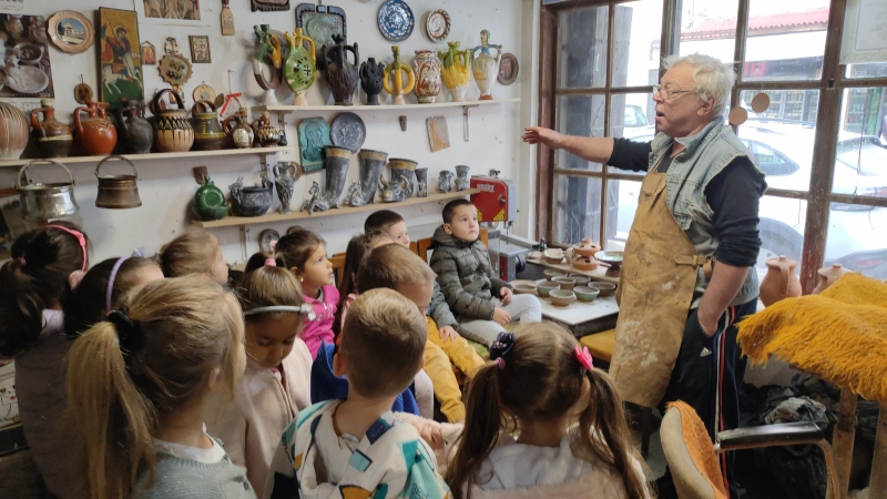 В интересни и завладяващи детския свят дейности се включиха деца