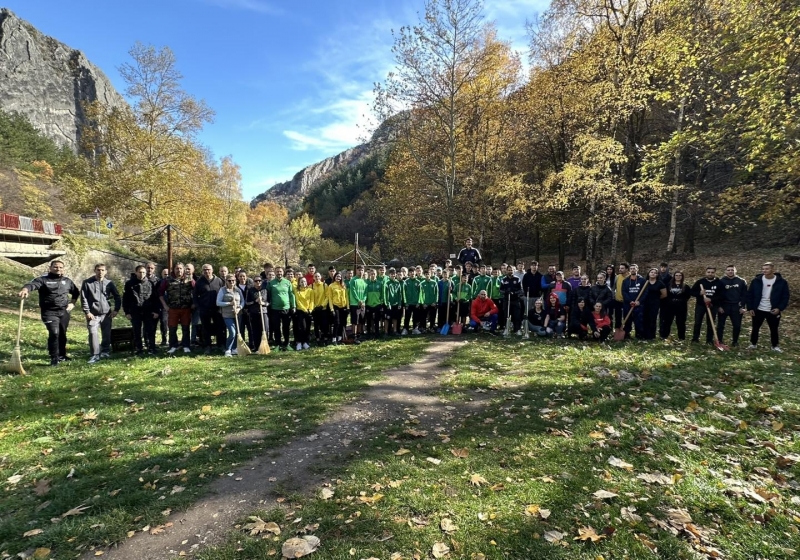 Масово почистване се проведе във Враца /снимки/
