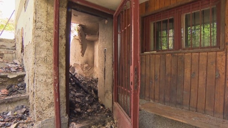 Крадец е разбрил и обрал къщата на младо момче в