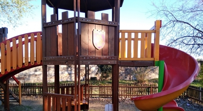 Видински майки се жалват от опасно съоръжение на детска площадка