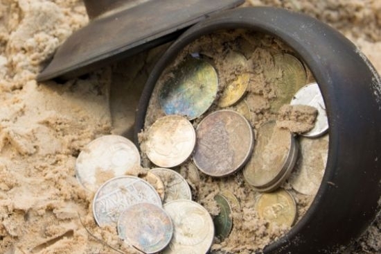 Днес археолози ще броят монетите открити в гърне на нос