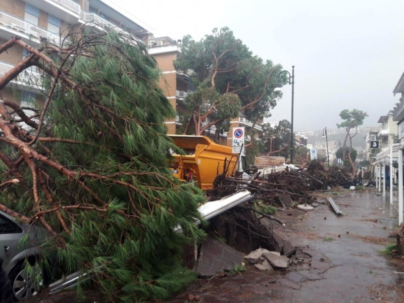 Щетите от големите наводнения в Италия може да надхвърлят един