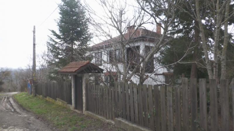 Екипи на МВР влязоха в другата къща на Ивайло Калушев