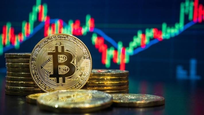Цената на биткойна падна под 8 000 долара