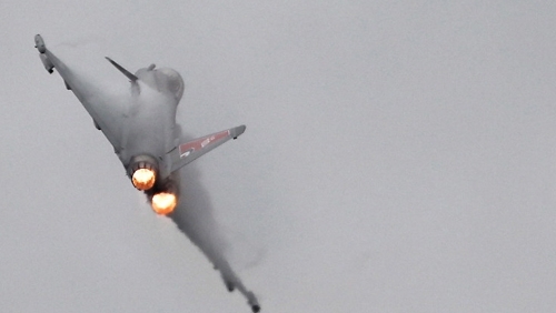 Четири изтребителя Eurofighter Typhoon от италианските военновъздушни сили се приземиха