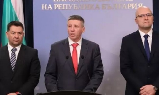 Изключените от Възраждане трима депутати и четиримата общински съветници учредиха