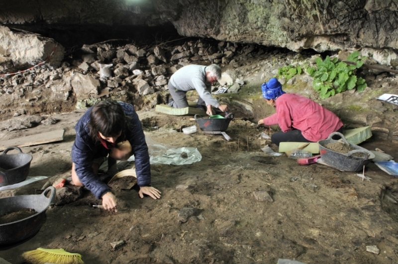 В испанските Пиренеи археолози откриха пещера с останките на хора