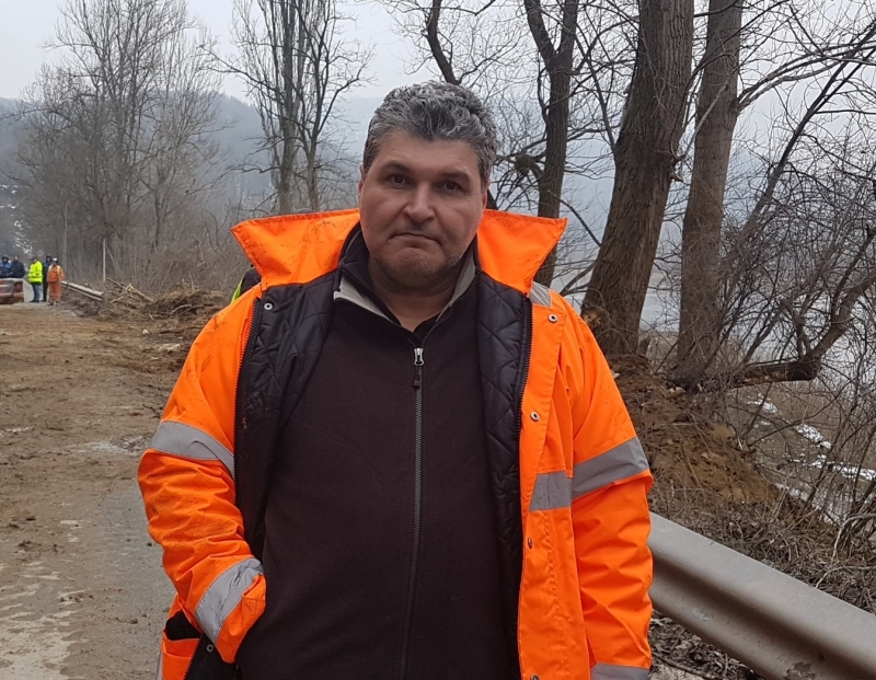 Агенция BulNews хвана шефа на областното пътно управление във Враца