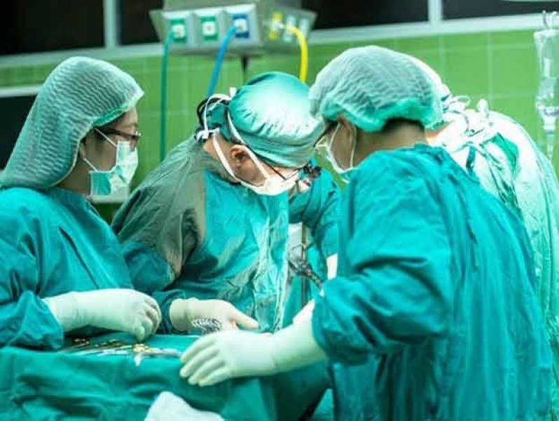 Родилка е починала а бебето й е в кома след