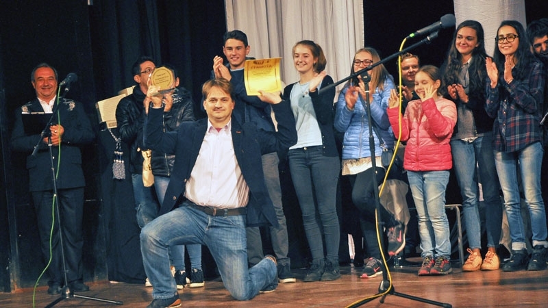 Голямата награда на Фестивала на любителските театри на името на Кръстьо