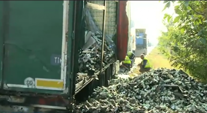 Пътен инцидент затрудни трафика на магистрала Тракия тази сутрин Ремарке