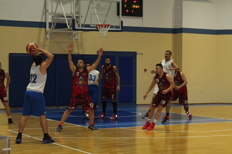 Врачанските баскетболисти от Норт Уест Онлайн Машини загубиха от Олд Старс със 73 74