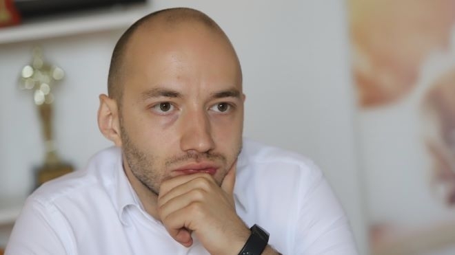 Димитър Ганев: Изписаха вежди на Радостин Василев
