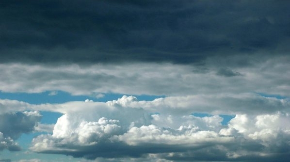 Днес още от сутринта облачността над източната половина от страната