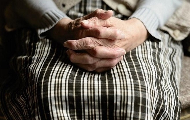 Крадец е обрал баба в магазин във Враца съобщиха от