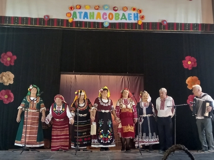 Представиха носии на над 200 години и кулинарни изкушения в оряховското село Остров /снимки/