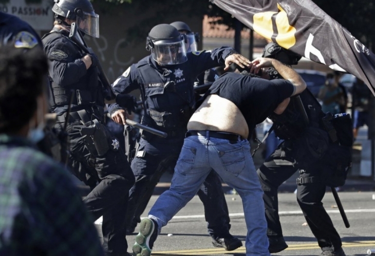 Масови безредици избухнаха в американския град Рочестър в щата Ню